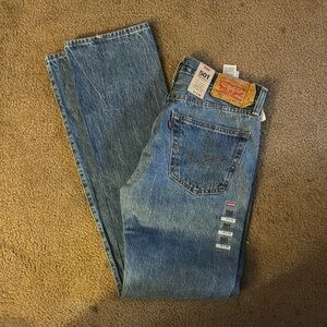 NWT✨- Levi's Blue Straight Jeans Classic Denim Style